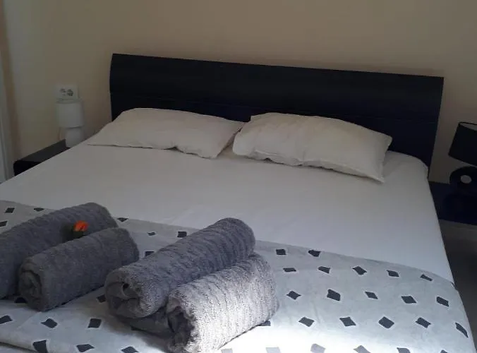 The Olive Garden * שיבניק